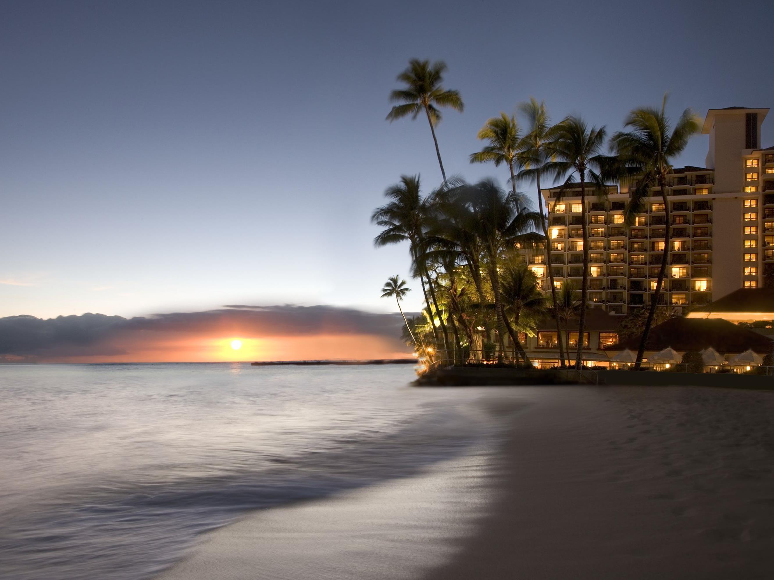 فندق هاليكولاني هونولولو المظهر الخارجي الصورة Sunset at the Fairmont Kea Lani