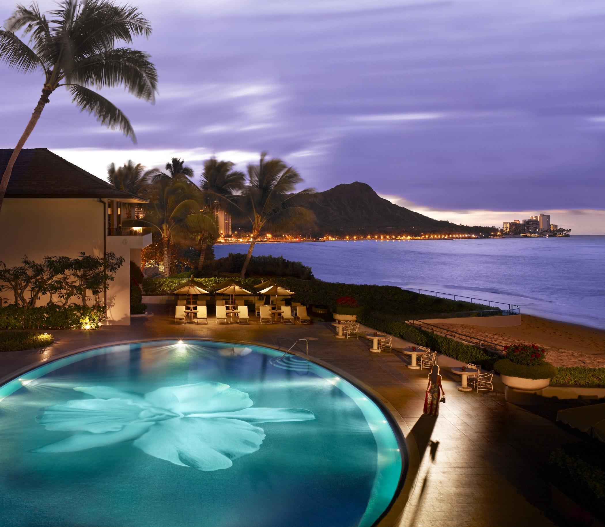 فندق هاليكولاني هونولولو المظهر الخارجي الصورة The Four Seasons Resort Maui at Beach with the West Maui Mountains in the background